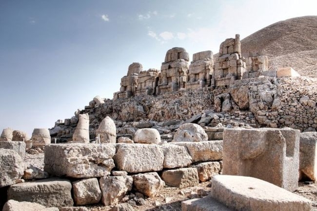 Руины святилища Коммагена на горе Немрут