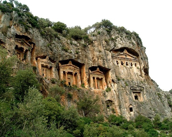 Гробницы  древних царей Ликии. Турция.