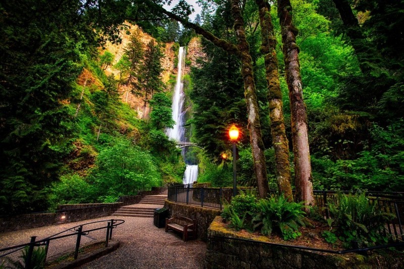 Величественный водопад Малтнома (США)