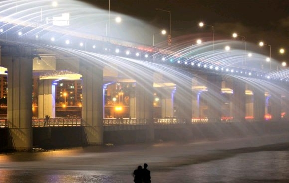 Радужный мост Банпо в Сеуле