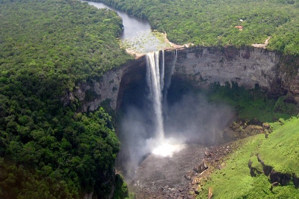 Водопад Кайетур