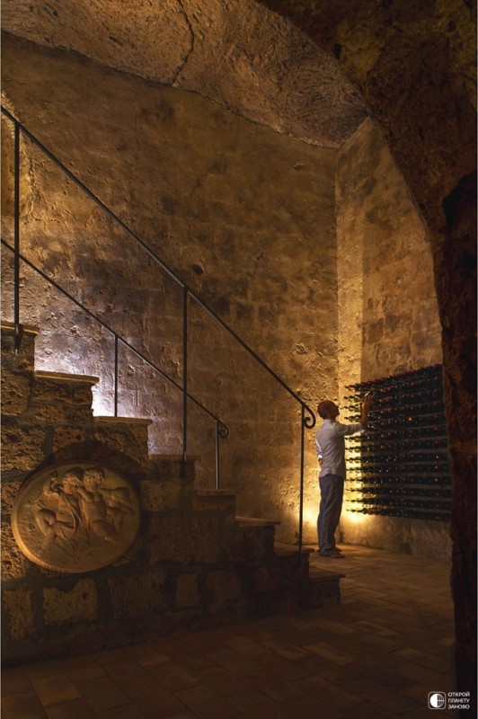 Дом в пещерах исторического городка в Италии