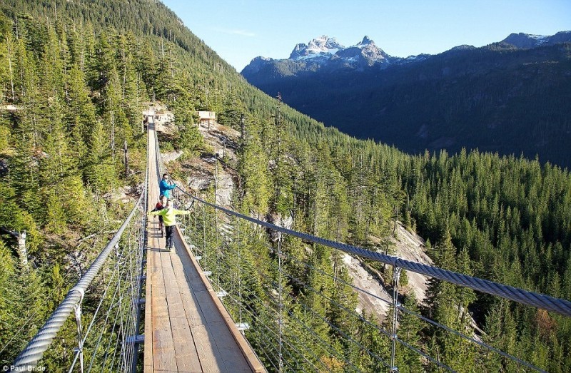 Новая канатная дорога в Канаде с великолепным видом на Пролив Хау к северо-западу от Ванкувера.