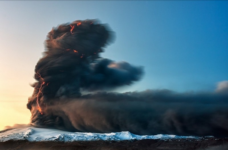 Исландия — страна ревущих вулканов, величественных ледников, суровых гор и таинственных фьордов.