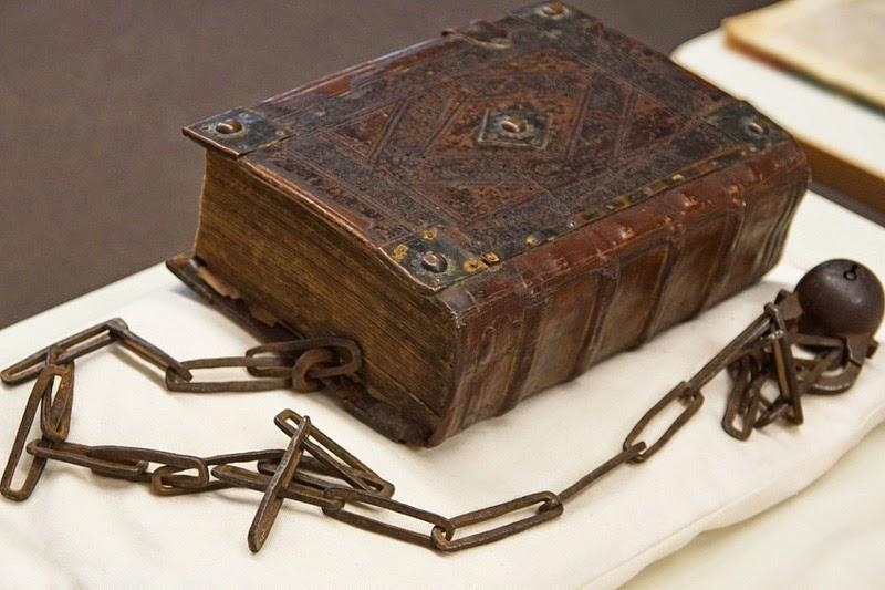 Секрет средневековых библиотек, или Зачем монахи хранили книги на цепи
