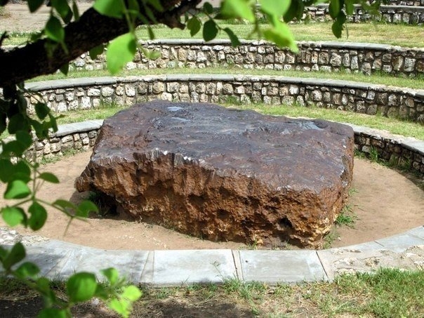 Гоба — крупнейший из найденных метеоритов