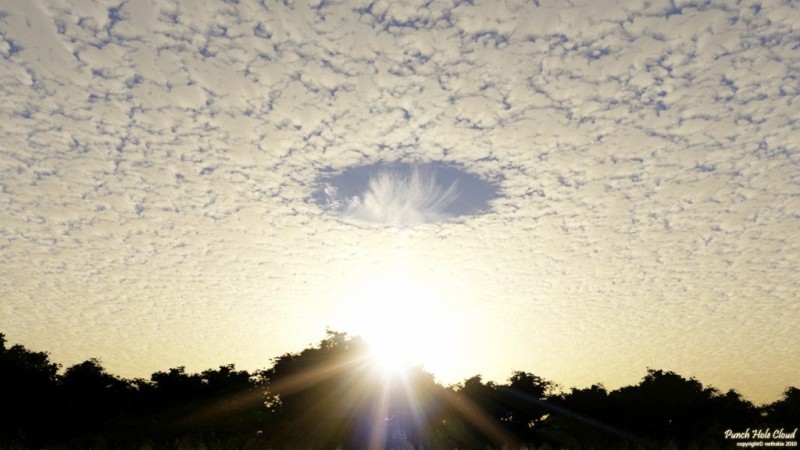 Эффект Fallstreak в перисто-кучевых облаках