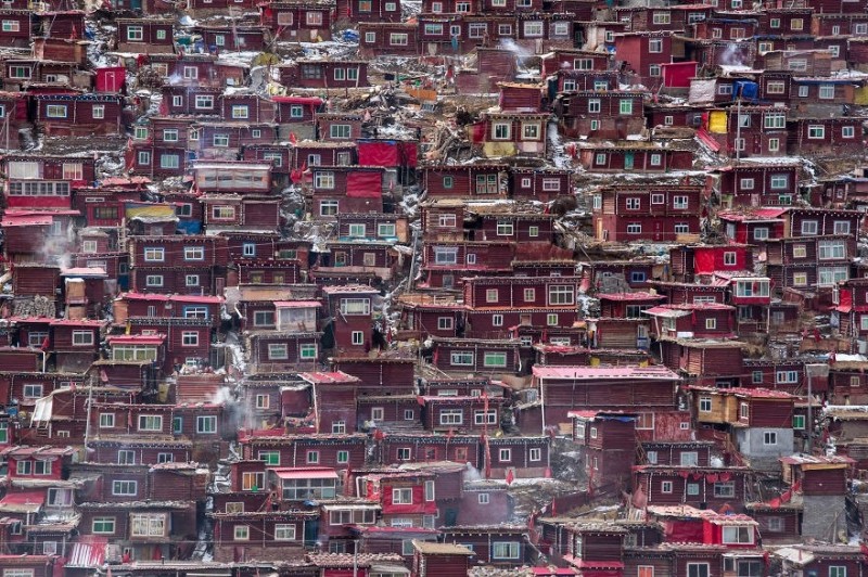 В китайском уезде Сертар в Тибете располагается самая большая в мире буддийская академия Ларунг Гар