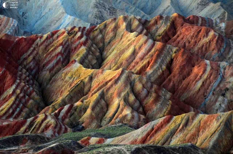 Цветные скалы Чжанъе Цветные скалы Чжанъе