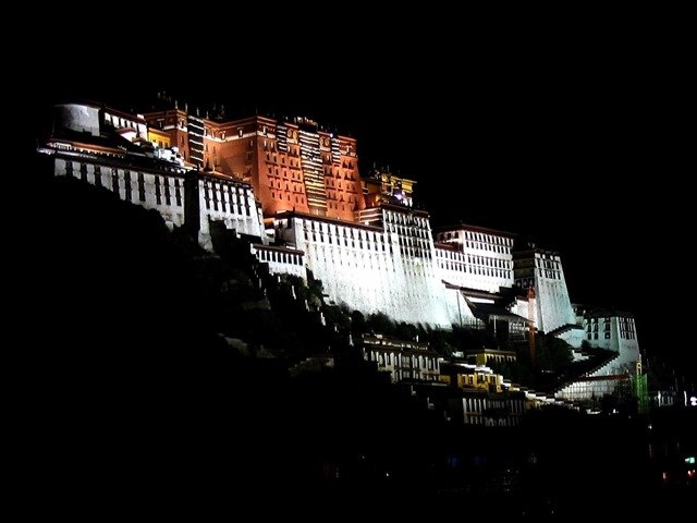 Дворец Потала в Тибете.