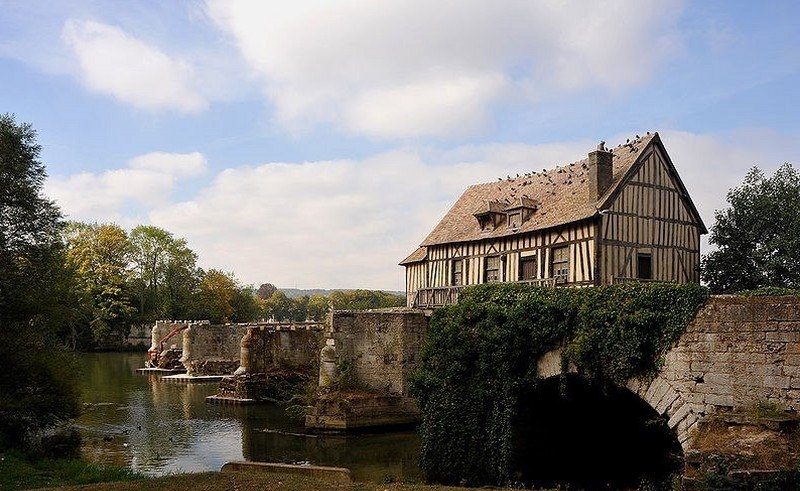 Старая водяная мельница: прошедшая через века (Франция)