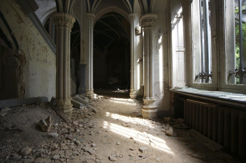 Заброшенный замок Chateau Miranda Заброшенный замок Chateau Miranda
