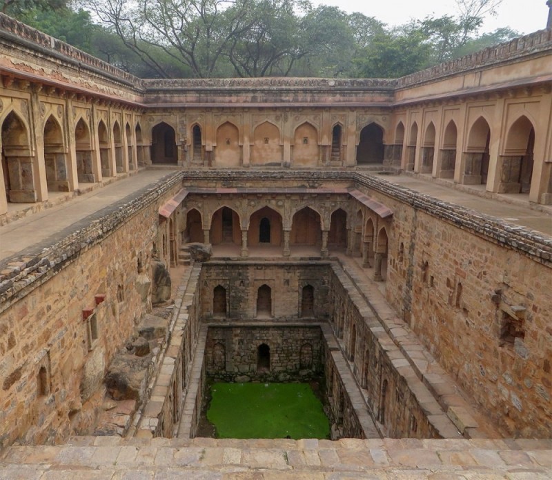Это не индийские храмы. Это подземные колодцы невероятной красоты