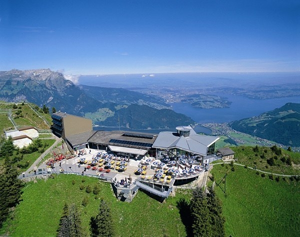 Кабриолет — первый в мире двухэтажный фуникулер в Швейцарии