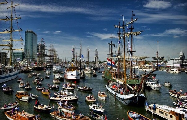 Парад судов в Амстердаме
