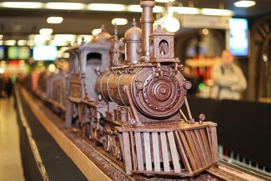 Самый длинный в мире шоколадный поезд.