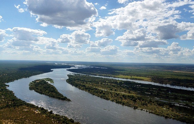 Река Замбези в Африке.