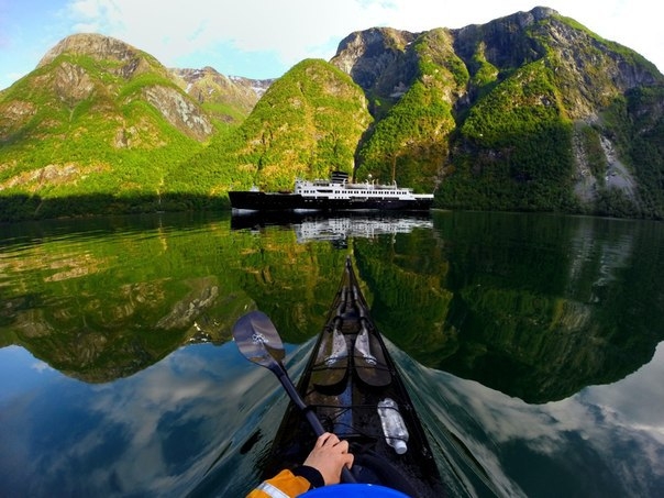 Красота норвежских фьордов из каяка