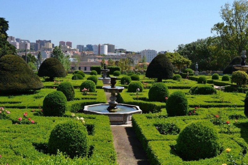 Сад при дворце маркиза Де Фронтейра