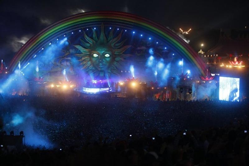 Удивительные дизайны сцен музыкального фестиваля Tomorrowland.
