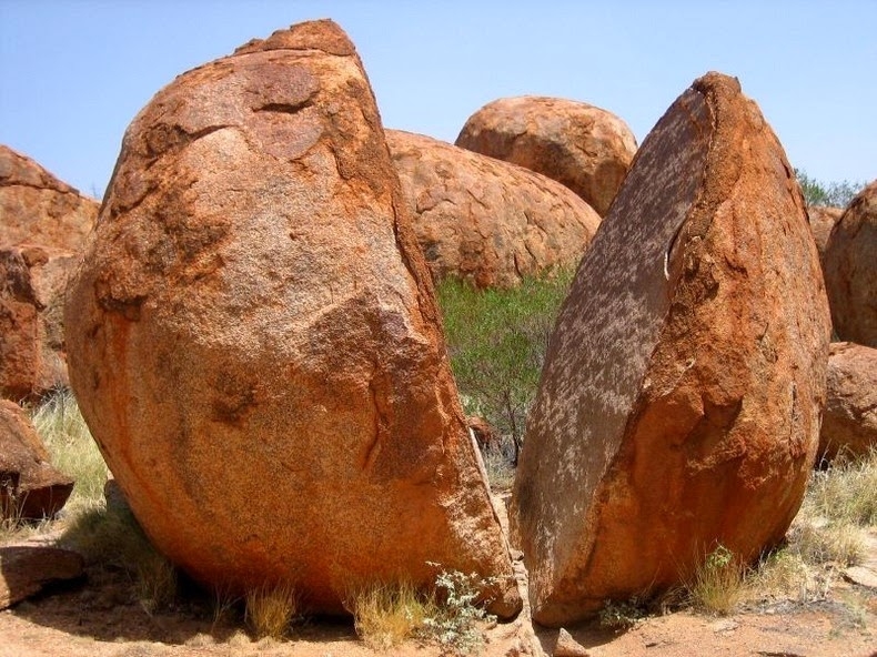Камни дьявола в Австралии