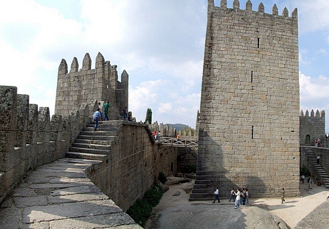 Замок Гимарайнш, Португалия