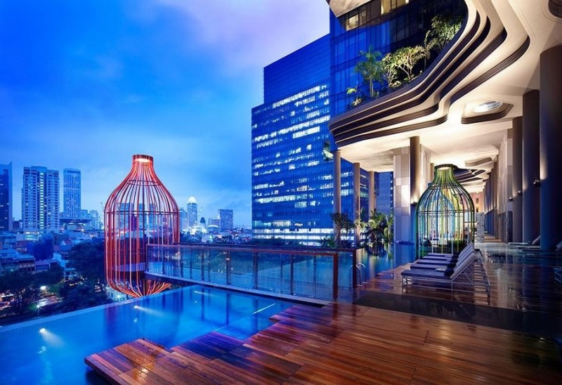 Уникальный сад на фасаде отеля в Сингапуре