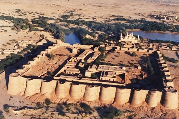 Крепость Деравар