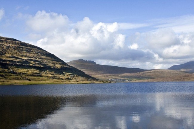 «Висячее» озеро Сорвагсватн (Фарерские острова)