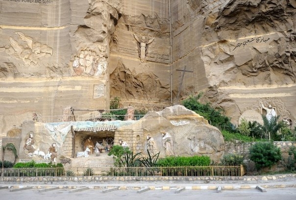 Большой Храм в пещере Египта
