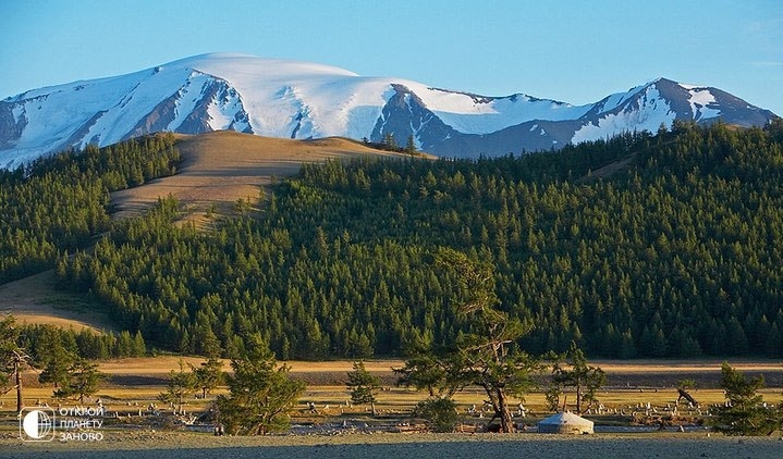 Гора Монгун-Тайга - наивысшая точка Тувы и всей Восточной Сибири (3976).