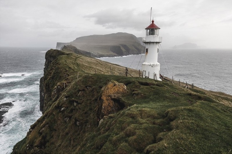 Непередаваемая красота волшебных пейзажей и скалистых побережий Фарерских островов.