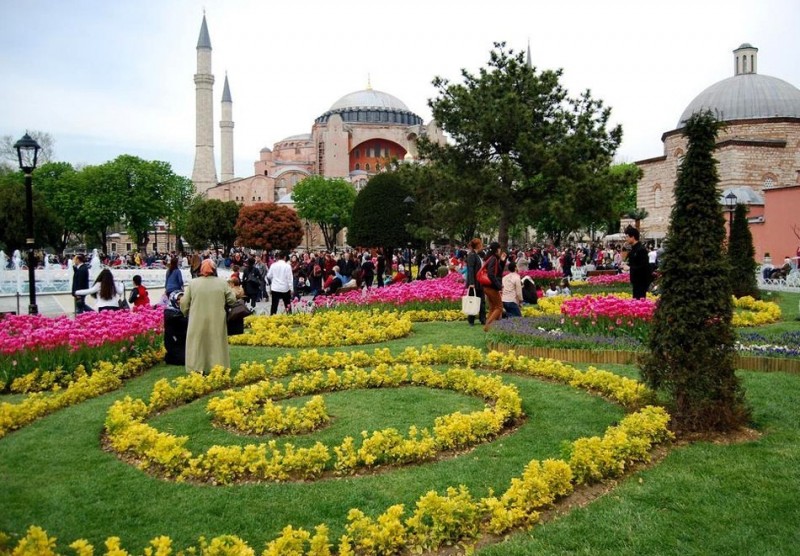 Буйство красок Фестиваля тюльпанов в Стамбуле