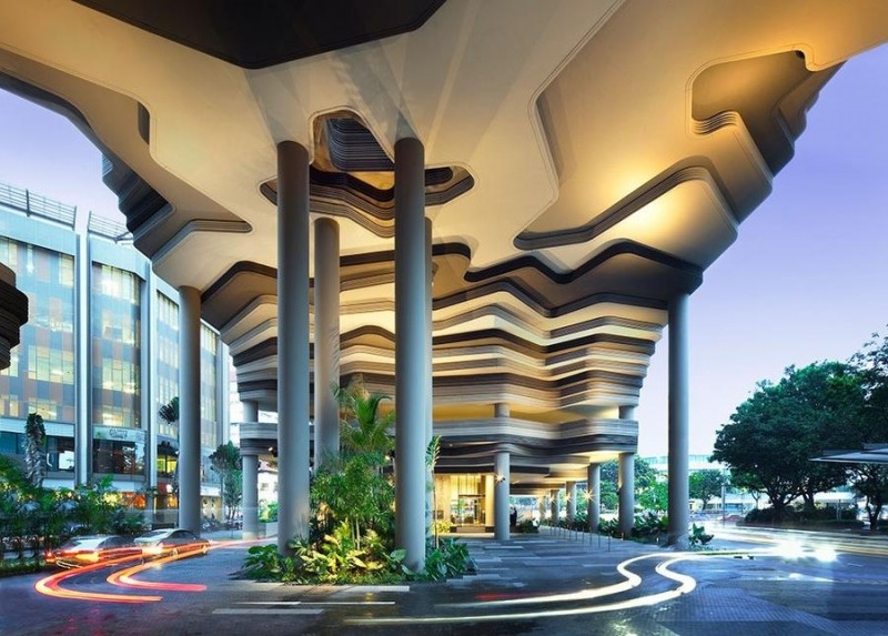 Уникальный сад на фасаде отеля в Сингапуре