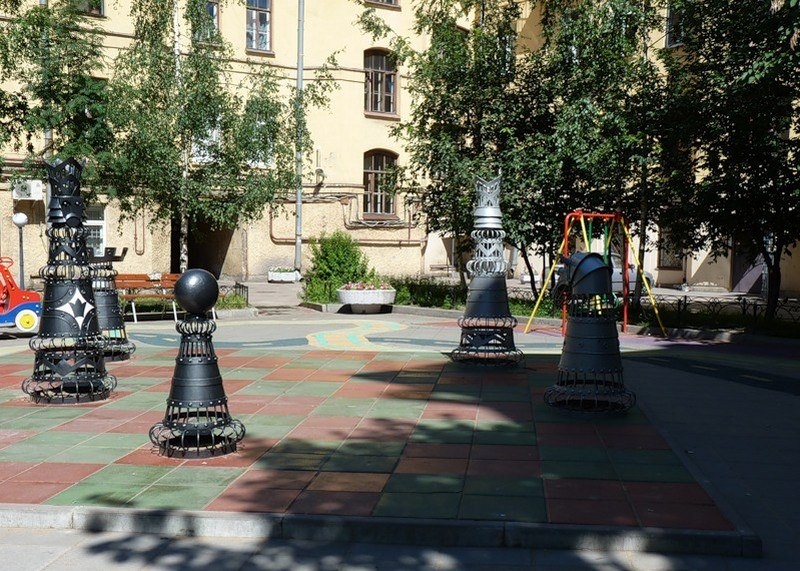 Шахматный дворик в Санкт-Петербурге