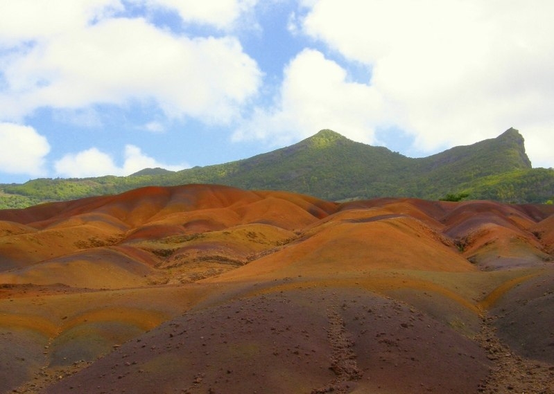 Цветные пески в селе Шамарель (Маврикий)