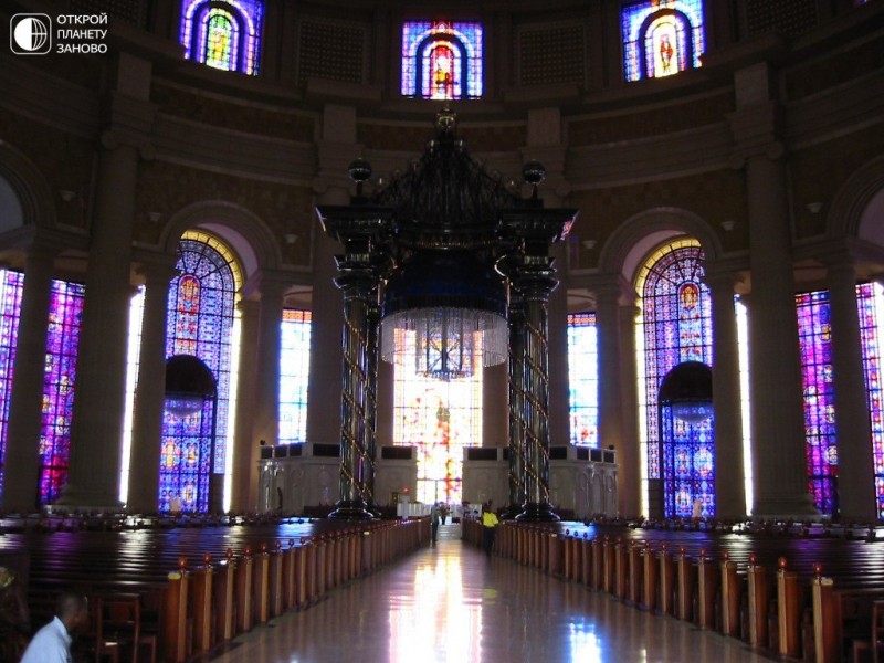 Нотр-Дам-де-ла-Пэ. Самый большой собор мира
