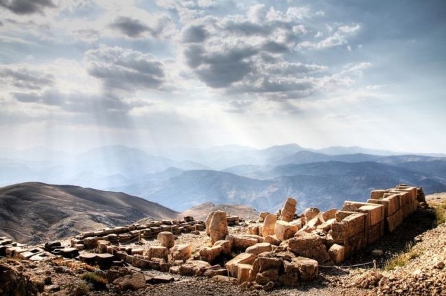 Руины святилища Коммагена на горе Немрут