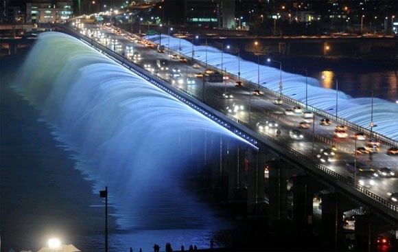 Радужный мост Банпо в Сеуле