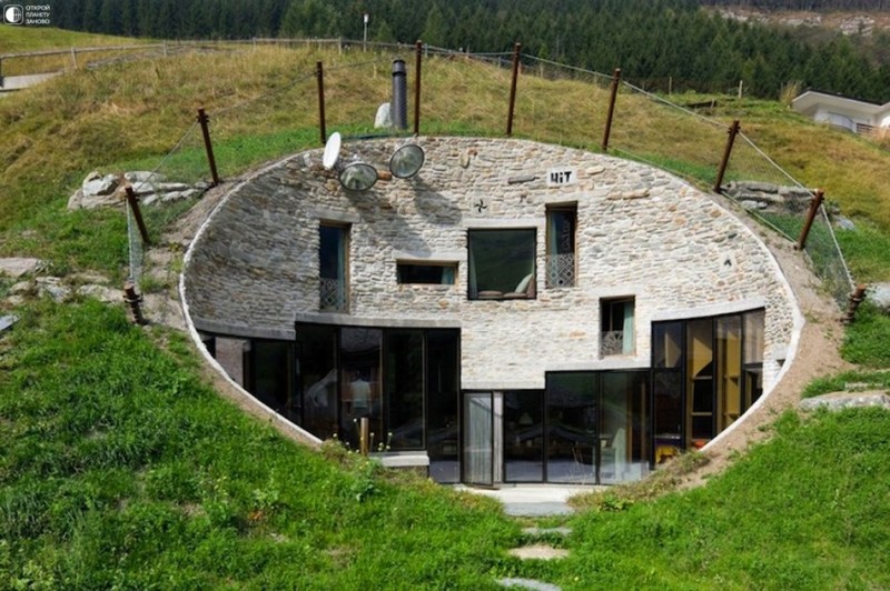 Дом внутри горы
