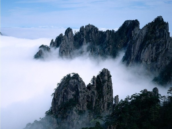 Горы Эмэйшань в Китае