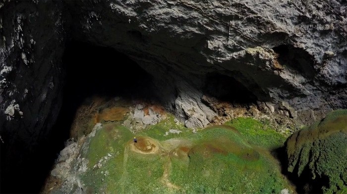 Крупнейшая пещера в мире Hang Son Doong, Вьетнам