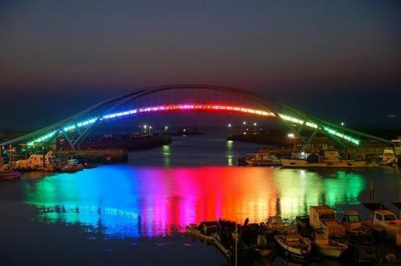 Радужный мост Xiying Rainbow Bridge в Магонге, Тайвань