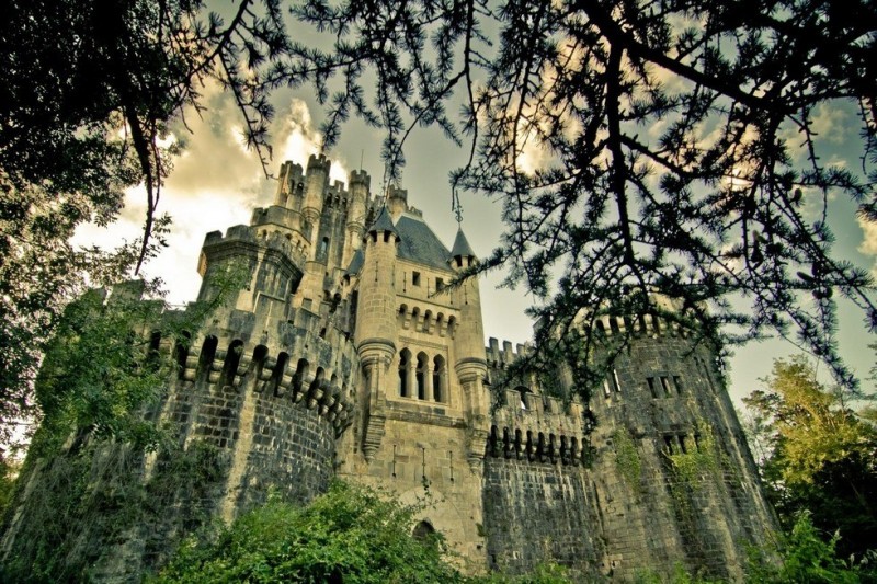 Замок Бутрон: уникальный образец испанской архитектуры (Испания)