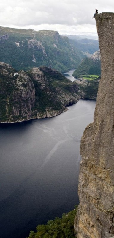 Прекестулен — скала для смельчаков, Норвегия