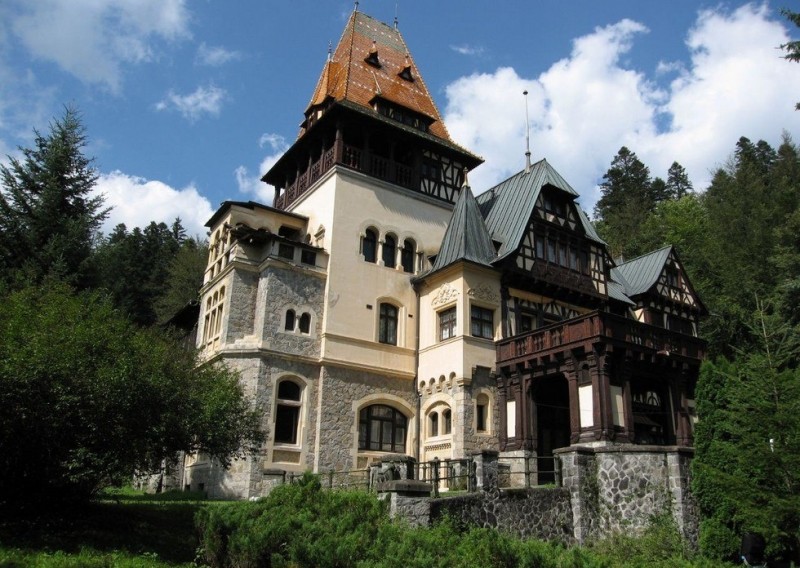 Замок Пелишор: одно из красивейших архитектурных сооружений Румынии