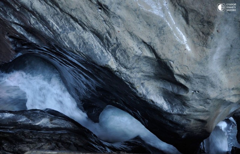Жемчужина Швейцарских Альп - уникальный Трюммельбахский водопад, расположенный прямо внутри горы!