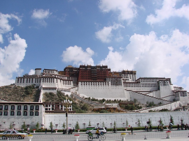Дворец Потала в Тибете.