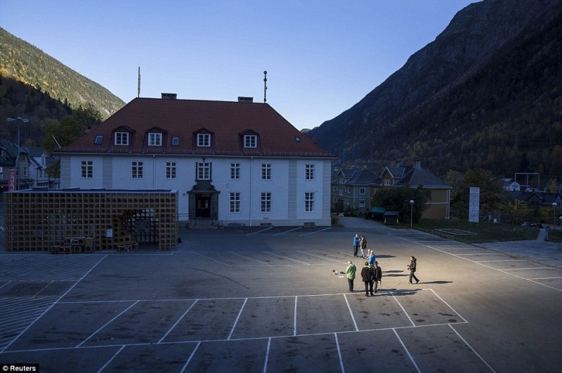 Рьюкан: деревня, которая освещается зеркалами (Норвегия)