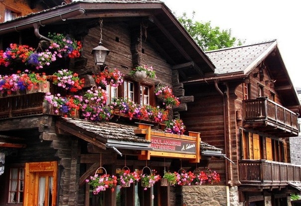 Живописная деревня Грименц, Швейцария